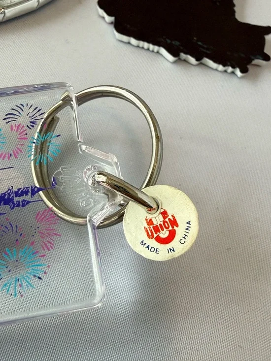 Vintage Disneyland 1991 Commemorative Pin Button, Magnet & Keychain Lot Disney - Picture 6 of 11